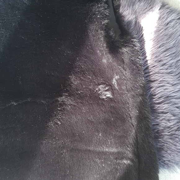 Black faux fur vest with pockets - Picture 3 of 5